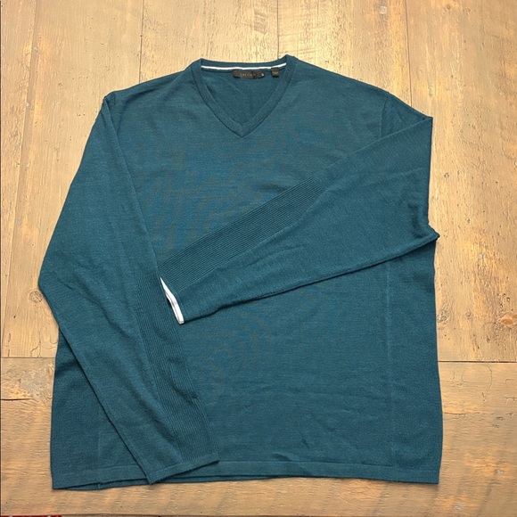 Greyson Men's Teal V-Neck Sweater